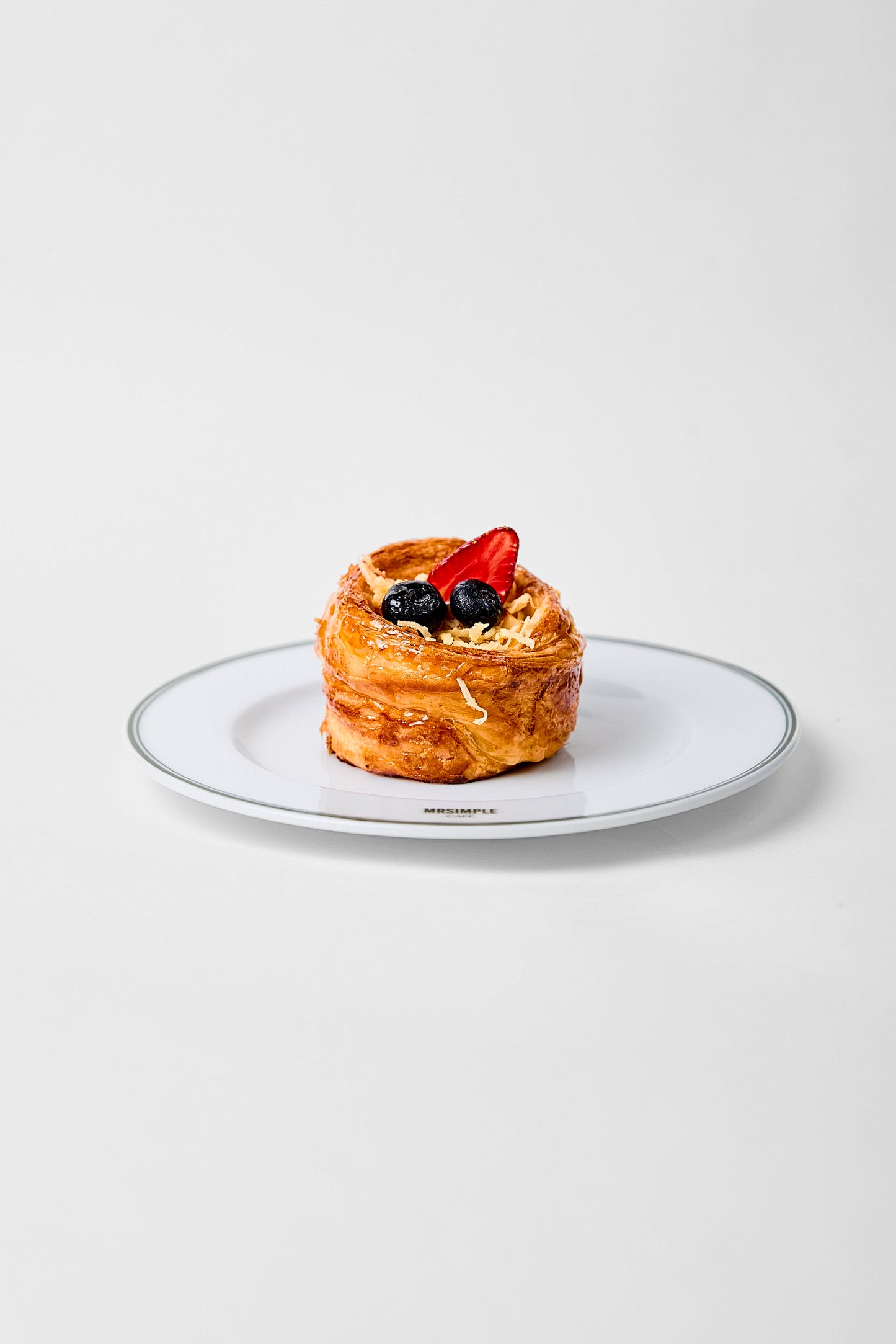 CROISSANT CUP PHÔ MAI DÂU TÂY & VIỆT QUẤT | STRAWBERRY & BLUEBERRY CHEESE CROISSANT CUP